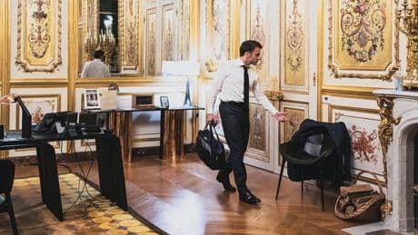 Die Franzosen sollen sparen, doch … - Macron lebt wie ein König!
