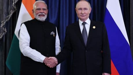 Modi y Putin se reúnen mientras India se enfrenta a los aranceles de Trump por importar petróleo ruso