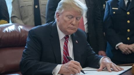 Trump, Çin'e yönelik yüksek tarifeleri 90 gün daha askıya aldı