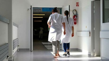 Actes inutiles, fermetures : les hôpitaux incités à se serrer la ceinture