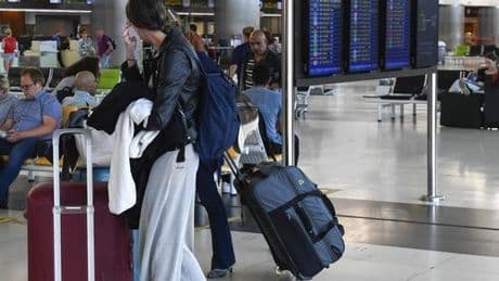 La trampa de las aerolíneas low cost: así te encarecen el billete con el equipaje de mano