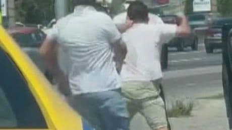 Ataşehir’de yumruklu trafik kavgası kamerada