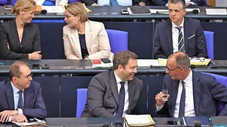 Regierungserklärung: Es spricht der Außenkanzler Merz