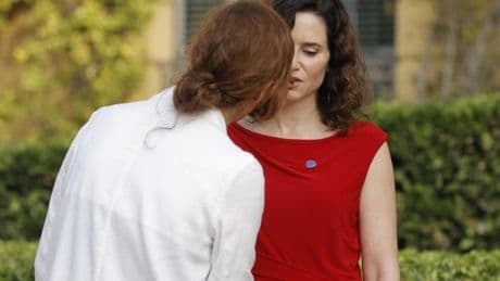 Encontronazo entre Ayuso y Mónica García en la Conferencia de Presidentes: «¿Seguro que quieres saludar a una asesina?»