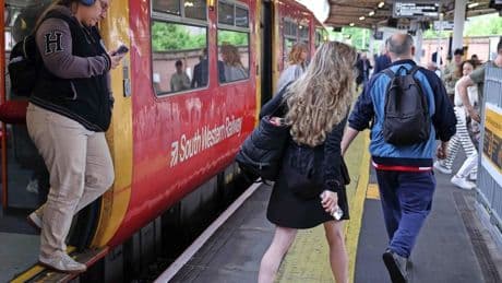 VK krijgt eerste spoorbedrijf weer in handen na plannen Starmer