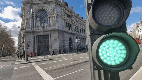 El Banco de España pide simplificar la regulación bancaria