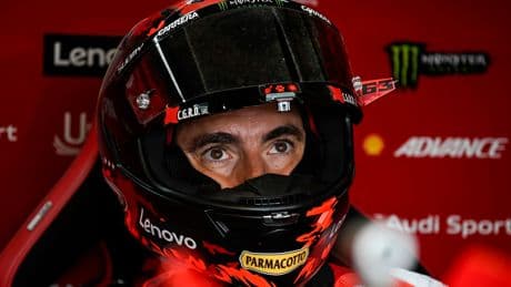 La frustración acorrala a Pecco Bagnaia, incapaz de replicar a Marc Márquez