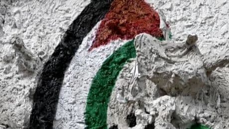Schweinekopf neben Palästina-Flagge – Antisemitismus-Vorwürfe gegen Kunsthochschule