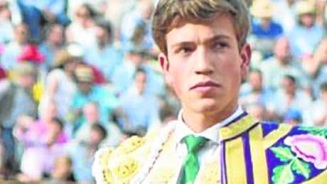 «De chico, en vez de jugar al fútbol con el primo, me imaginaba vestido de luces»