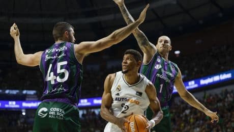 Resurrección de Unicaja que gana al Madrid y fuerza el cuarto partido