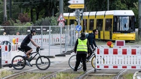 Abgerissene Wuhlheide-Brücke: Wieder freie Fahrt für Trams