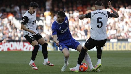 Un gol de Berenguer deja a Mestalla sin fiesta de despedida