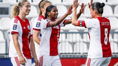 Vrouwen Eredivisie: Vernieuwd Ajax laat niks heel van ADO Den Haag, regerend kampioen FC Twente slaat ook meteen toe