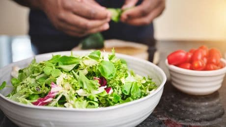Besondere Zutat: Ernährungsexperte verrät, was immer in Ihren Salat sollte