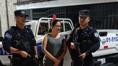 Bukele encarcela a una abogada de derechos humanos que denunció corrupción y abusos del régimen en El Salvador