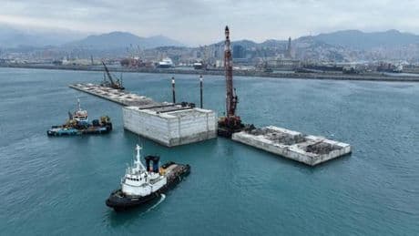 Vado Ligure, operaio cade da 7 metri nel cantiere della diga di Genova