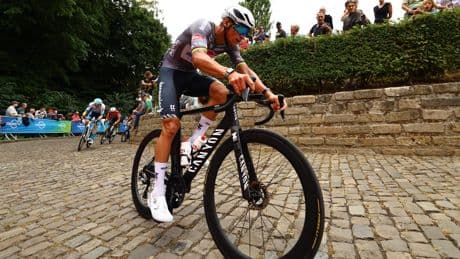 IJzersterke Mathieu van der Poel (30) slaat toe in derde etappe Renewi Tour