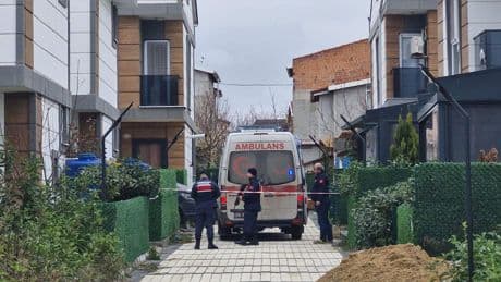 Bina yangınında 3 kişi yaralandı