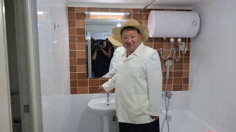 Diktator weiht Wohnkomplex ein - Nordkorea-Kim macht den Kachelmann