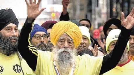 Muere Fauja Singh a los 114 años, el maratoniano más longevo del mundo, atropellado por un coche que dio a la fuga