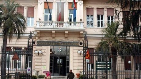 Contrae infezione al Villa Scassi dopo intervento chirurgico, pensionato di 74 anni muore dopo un mese