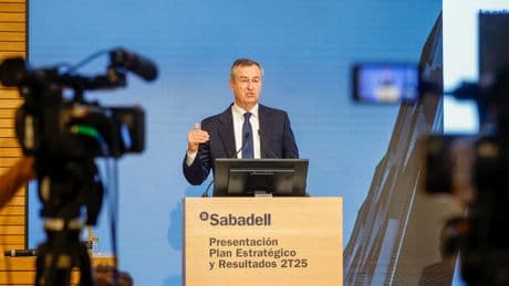 González-Bueno (Sabadell): "Es el momento de las fusiones transfronterizas en Europa"