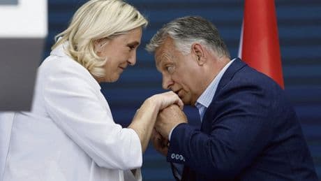 Entre complotisme et méthode Coué, Marine Le Pen avait rendez-vous avec l’internationale fasciste dans le Loiret