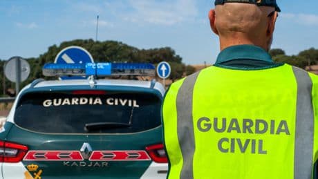 La Guardia Civil 'pilla' a un menor conduciendo un coche de alta gama por su propio ego
