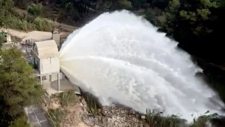 Las lluvias hacen saltar la alerta de desbordamiento del embalse catalán de Foix: varios municipios afectados