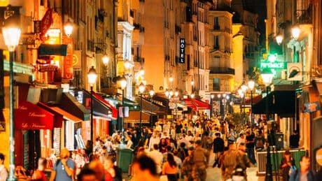 Tourist hotspot slammed as 'full to the gills with people hassling and scamming'
