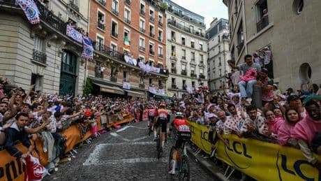 Tour de France, il sabotaggio: quattro persone arrestate per lancio di chiodi. Era accaduto nel 2023, cosa è successo