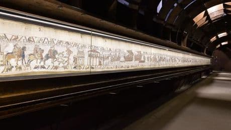 Emmanuel Macron annonce que la France va prêter la tapisserie de Bayeux au Royaume-Uni