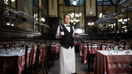 À Paris, les restaurants traditionnels face à la déferlante des innombrables chaînes et concepts standardisés