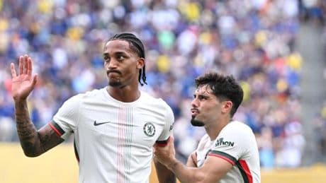 Stürmer schießt Chelsea mit Doppelpack ins Finale und entschuldigt sich