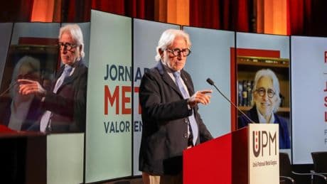 Foment quiere frenar el “populismo legislativo” en vivienda de Illa con pactos en el Parlament