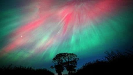 Northern Lights red alert issued as Aurora Borealis to be visible in UK TONIGHT - how to see it