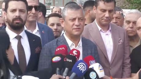 Özgür Özel, bayram namazı çıkışı konuştu... 'Akın Gürlek' soruşturmasına yanıt: 'O gün ne söylediysem altına imza atıyorum'