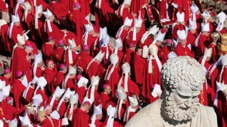 Plus de 200 cardinaux, 750 évêques, 130 délégations étrangères : les funérailles du pape François commencent à 10 heures