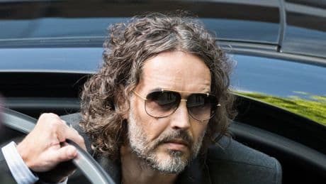 Vergewaltigungsprozess von Russell Brand: Comedian weist alle Vorwürfe zurück