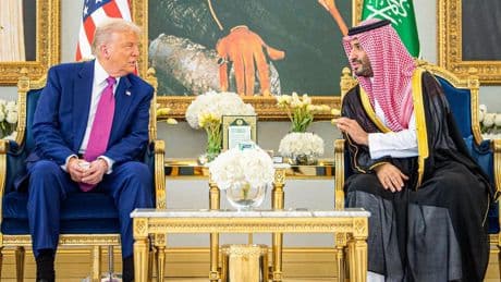Trump y el príncipe heredero de Arabia Saudí firman un acuerdo de 142.000 millones de dólares en defensa
