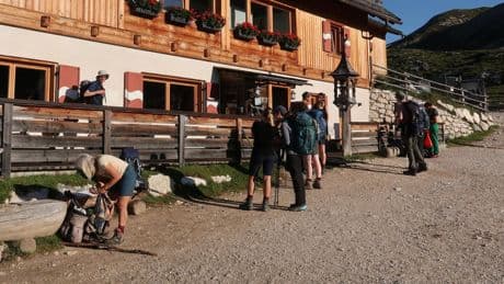 J. Peirano: Der geheime Code der Liebe: Ich wurde im Urlaub von meiner Reisegruppe ausgestoßen