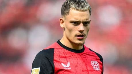 Florian Wirtz 'flies into UK' as Bayer Leverkusen star discusses Premier League transfer