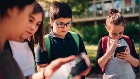 Handys an Schulen: Viele wollen damit lernen, dürfen aber nicht
