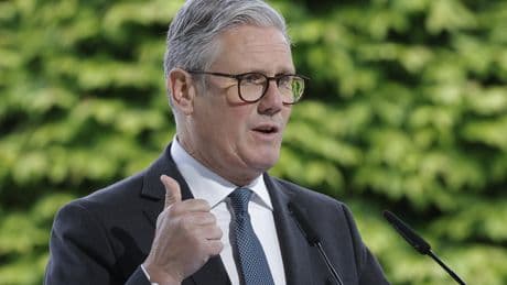 El Gobierno británico endurecerá los requisitos para obtener visados de inmigración
