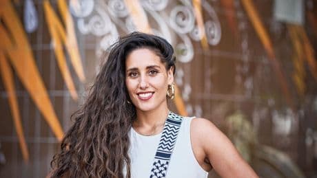 Nawa en Samira maakten allebei een documentaire over hun Tunesische vader: ‘Als je weggaat waar je vandaan komt, zit er altijd ontheemding in je kern’