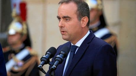 Sébastien Lecornu annonce la suppression des avantages « à vie » pour les ministres