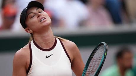Kasatkina atormenta a Paula Badosa, que abandona París