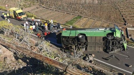 Canarie, morta una donna e 11 feriti nel ribaltamento di un bus sull'isola La Gomera