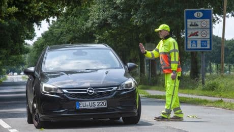 Dorp sluit grensovergangen met Duitsland af voor de veiligheid: ’Gemeente gaat hier niet over’