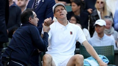 Alerta Sinner en Wimbledon: tiene una lesión y preocupa antes de los cuartos de final